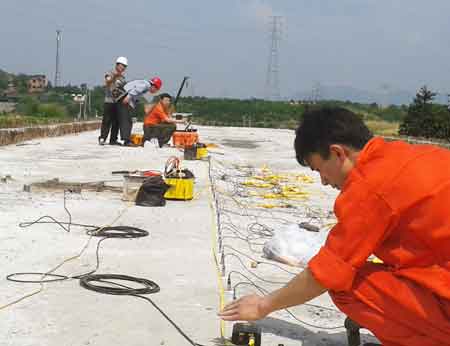 沪昆高铁衢州段铁路桥波纹管密实性检测